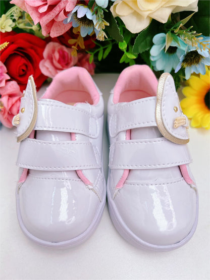 Zapatillas blancas de charol rosa con aplique de gatito y velcro para niñas 