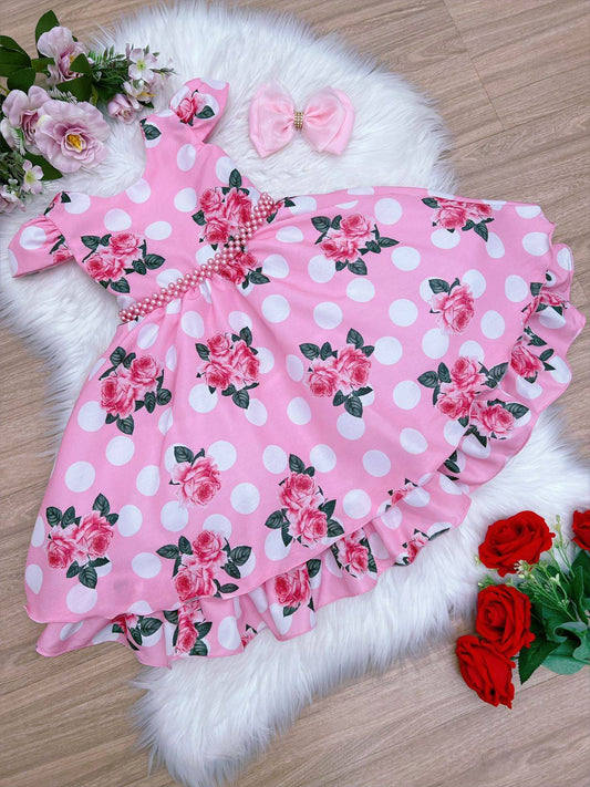Vestido infantil floral rosa con cinturón de perlas para boda de lujo