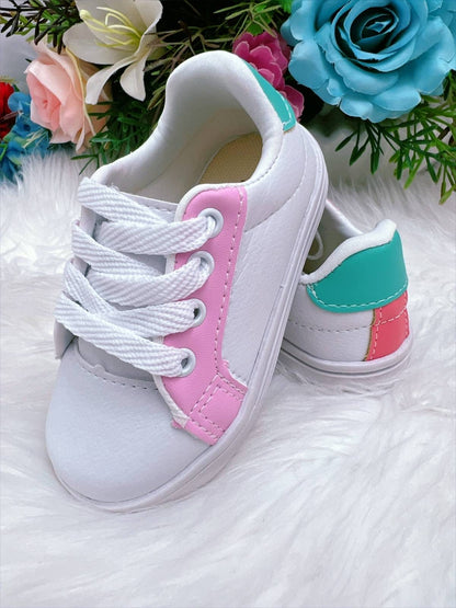 Zapatillas blancas y rosas con cordones para niñas 