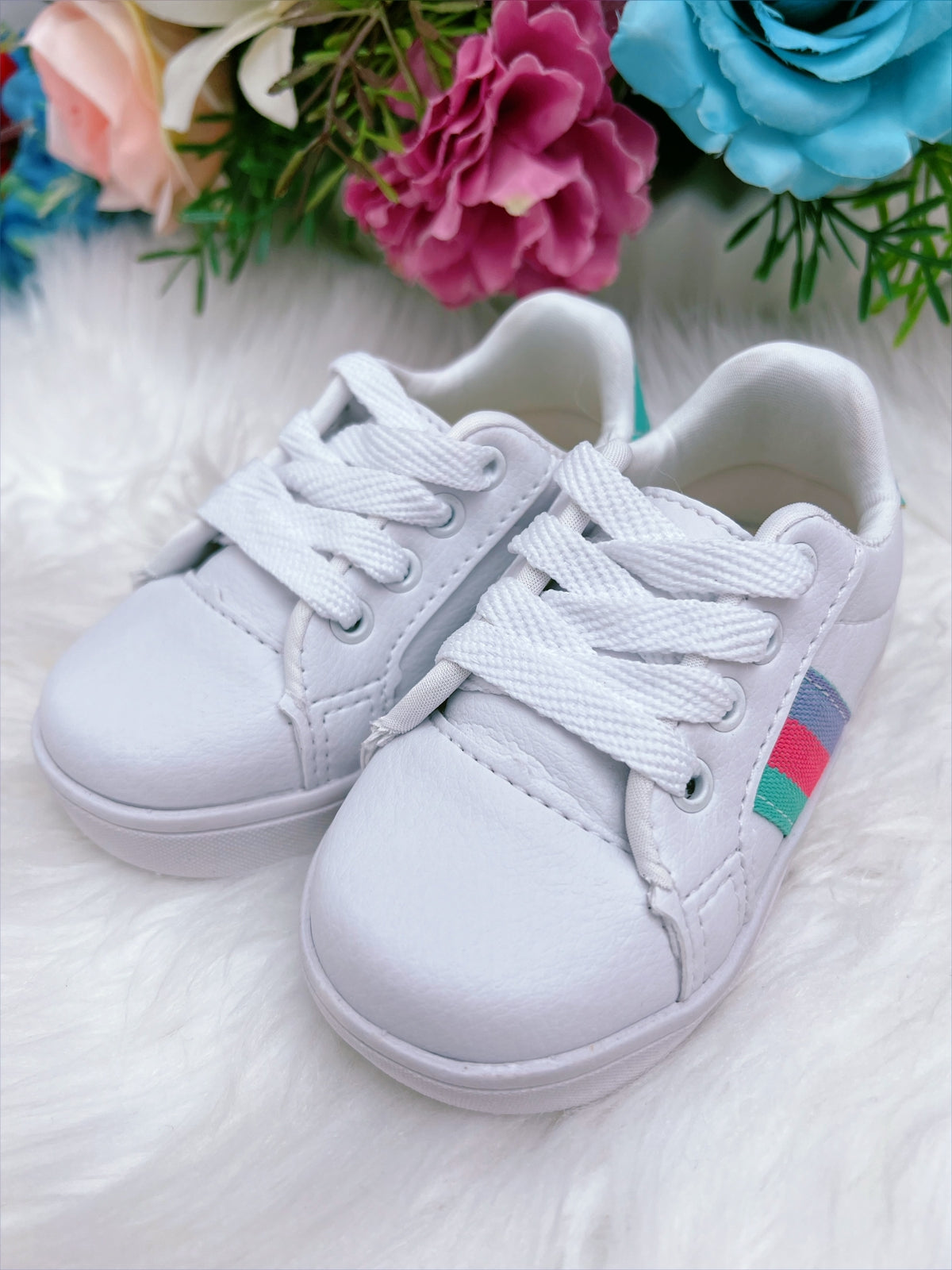 Zapatillas blancas y verdes con cordones para niñas 
