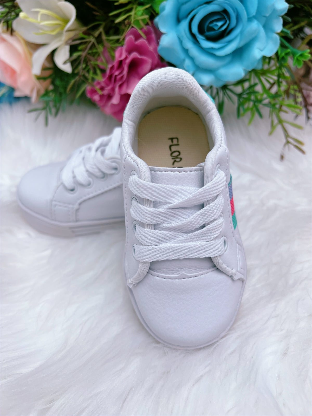 Zapatillas blancas y verdes con cordones para niñas 