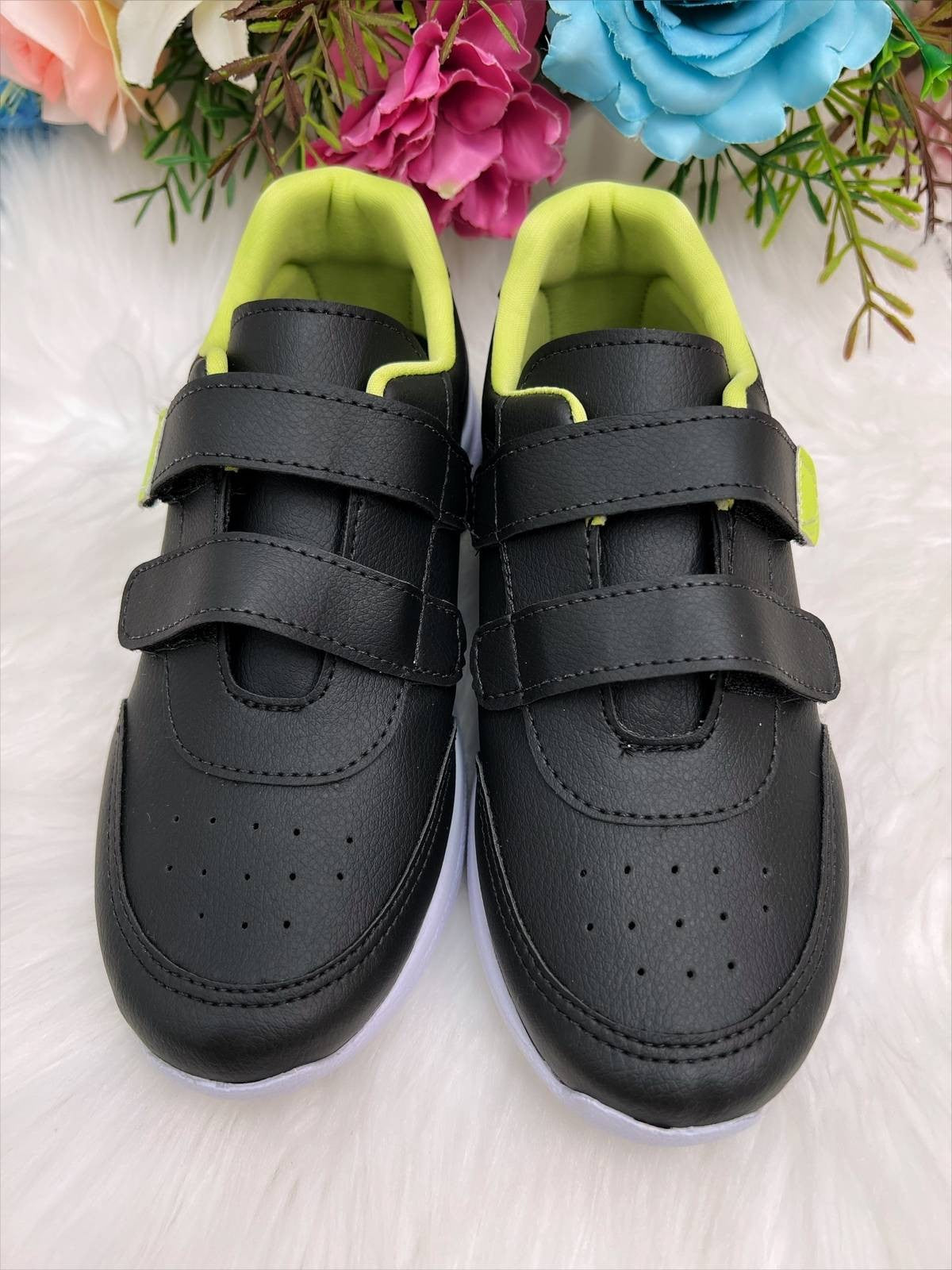 Zapatillas deportivas negras y lima con velcro para niñas 