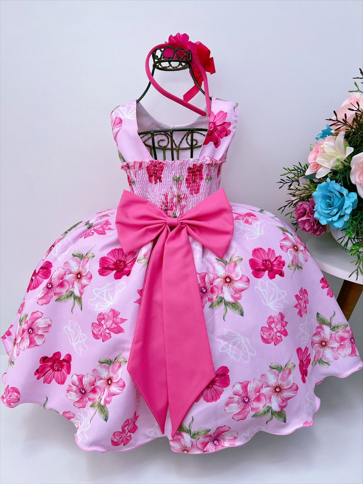 Vestido infantil con flores rosas y diamantes de imitación, perla y tiara 