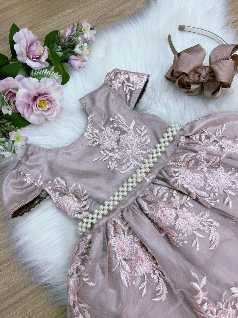 Vestido infantil de encaje rosa con cinturón de perlas Royalty