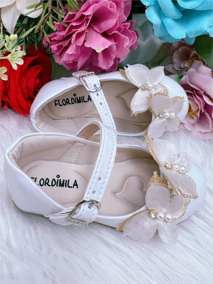 Zapato de charol blanco con aplique de mariposa de lujo con purpurina 