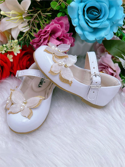 Zapato de charol blanco con aplique de mariposa de lujo con purpurina 
