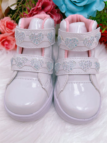 Botines infantiles de charol blanco con corazón brillante y velcro