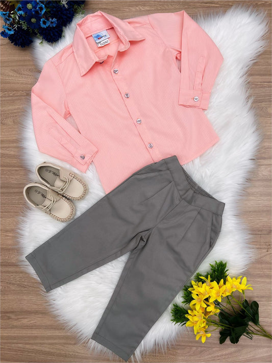 Conjunto formal de camisa salmón y pantalón de sarga caqui 