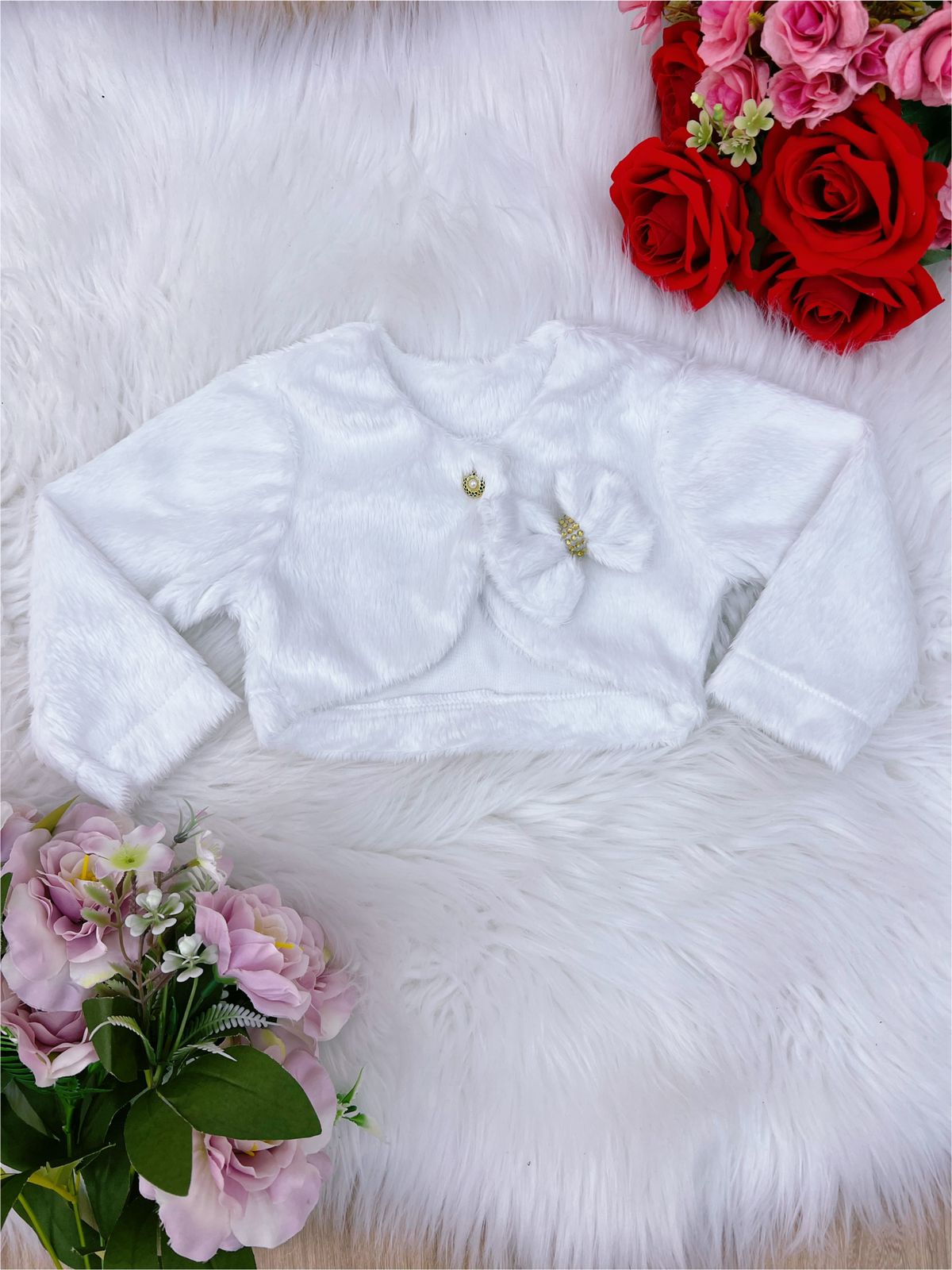 Bolero infantil de felpa blanca con botones de lujo y lazo
