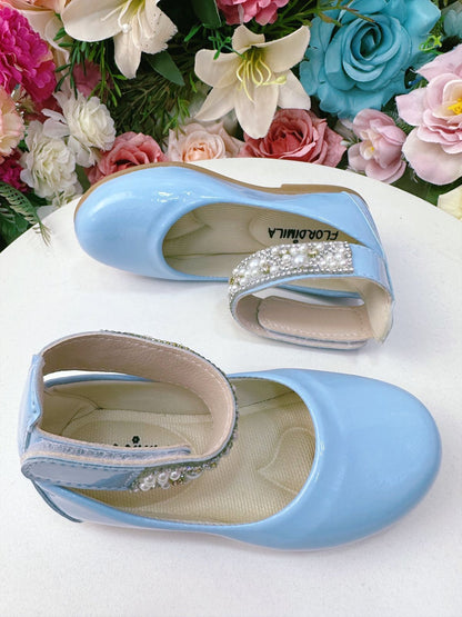 Botines azul bebé con perlas y pedrería 