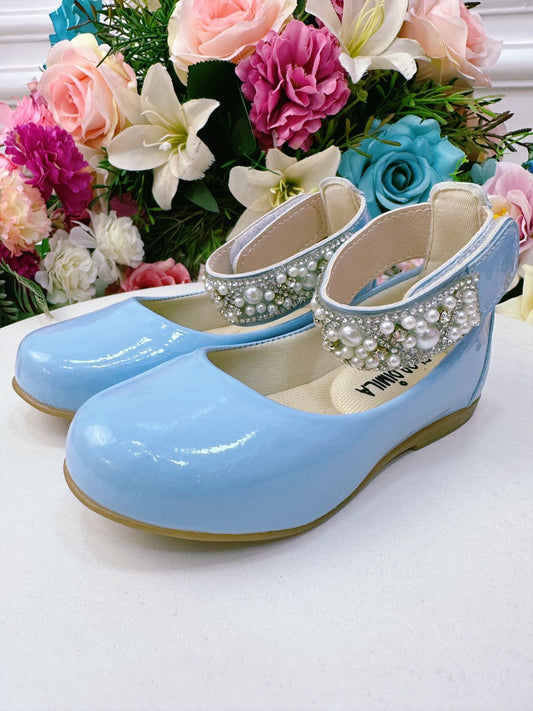Botines azul bebé con perlas y pedrería 