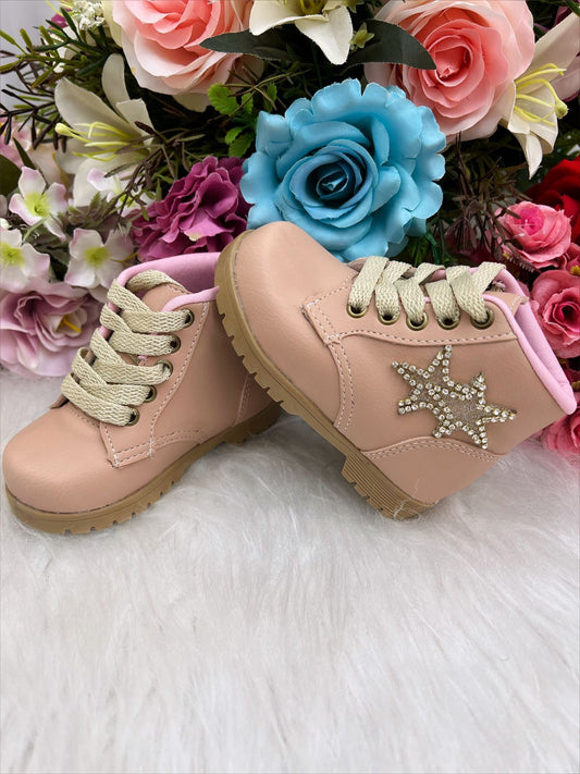 Botines infantiles nude con estrellas, purpurina y cordones 