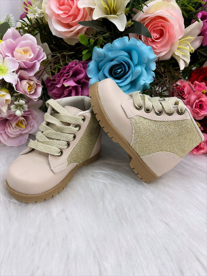 Botas infantiles color marfil con purpurina y cordones 