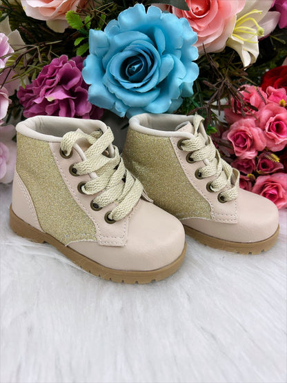 Botas infantiles color marfil con purpurina y cordones 