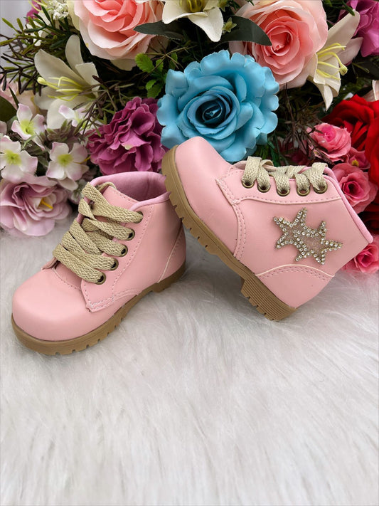 Botines infantiles rosas con estrellas, purpurina y cordones 