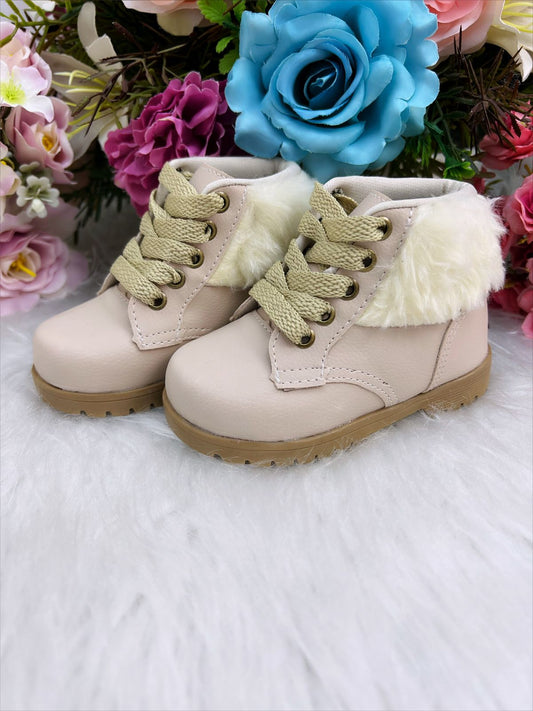 Botines infantiles color marfil con felpa y cordones 