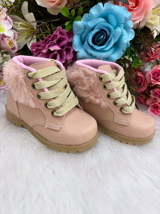 Botas de niño color piel con felpa y cordones 