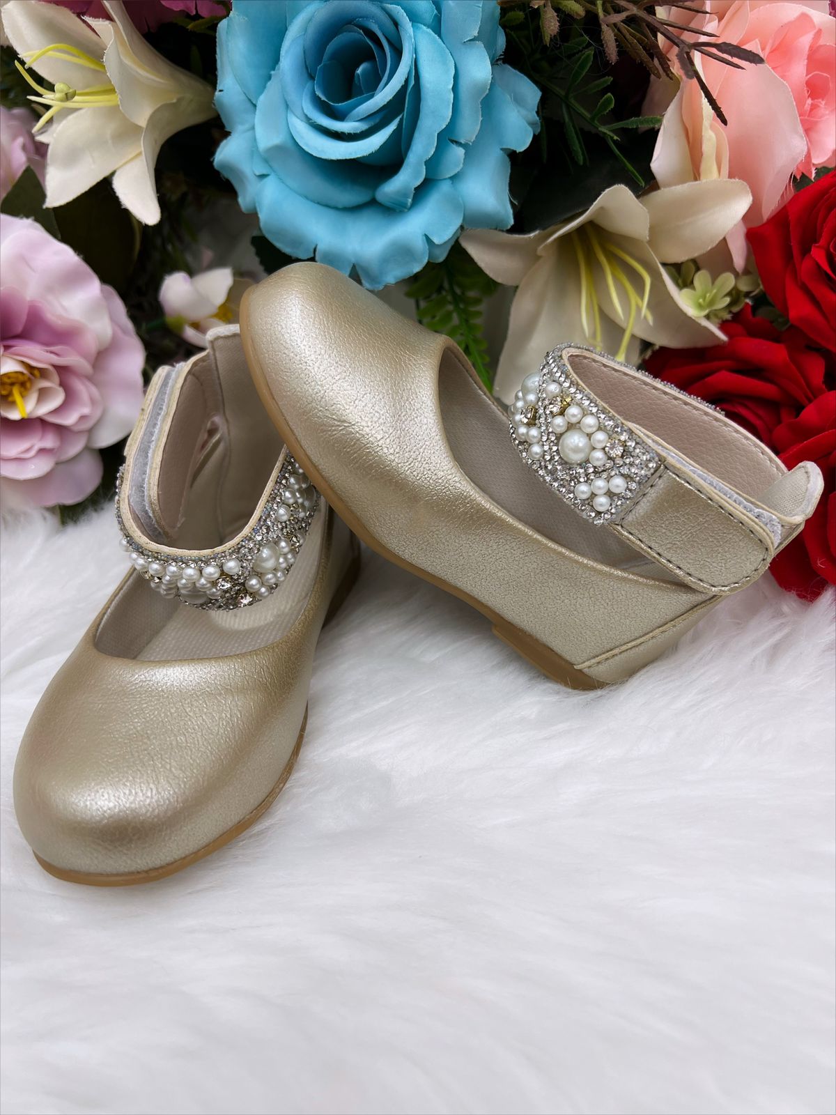 Zapato Tobillero Dorado con Perlas de Estrás 