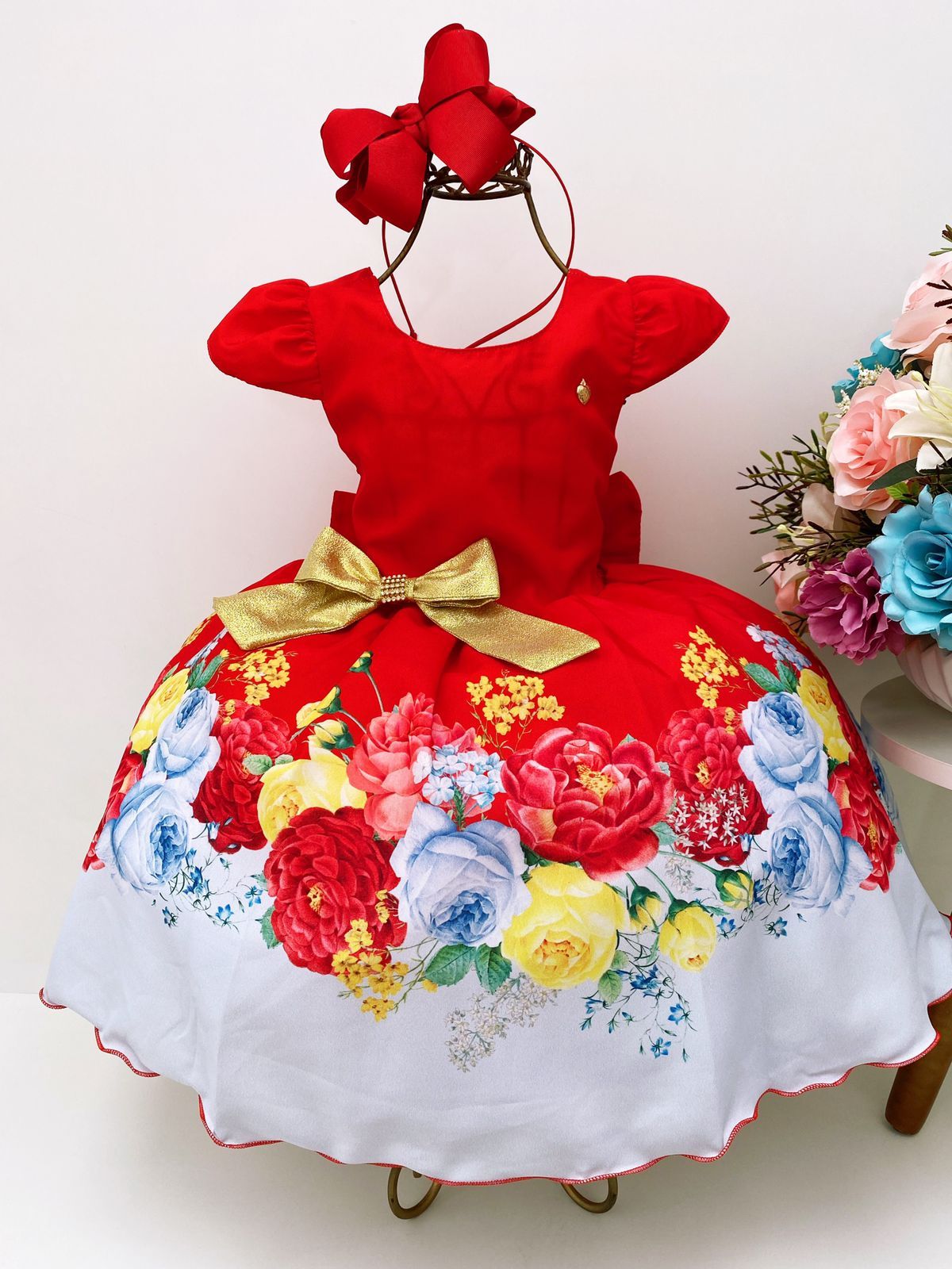 Vestido infantil con flores rojas y lazo dorado para fiestas de lujo