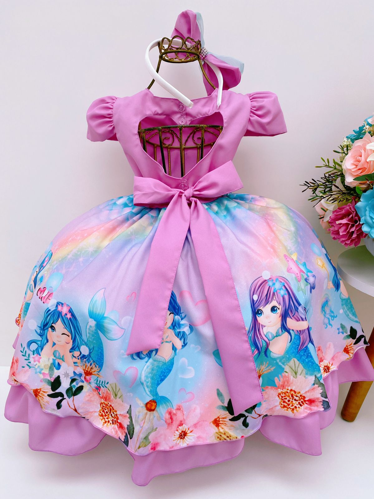 Vestido infantil de sirena lila con cinturón de perlas y tiara