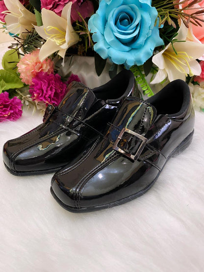 Zapatos de vestir de charol negro para niño