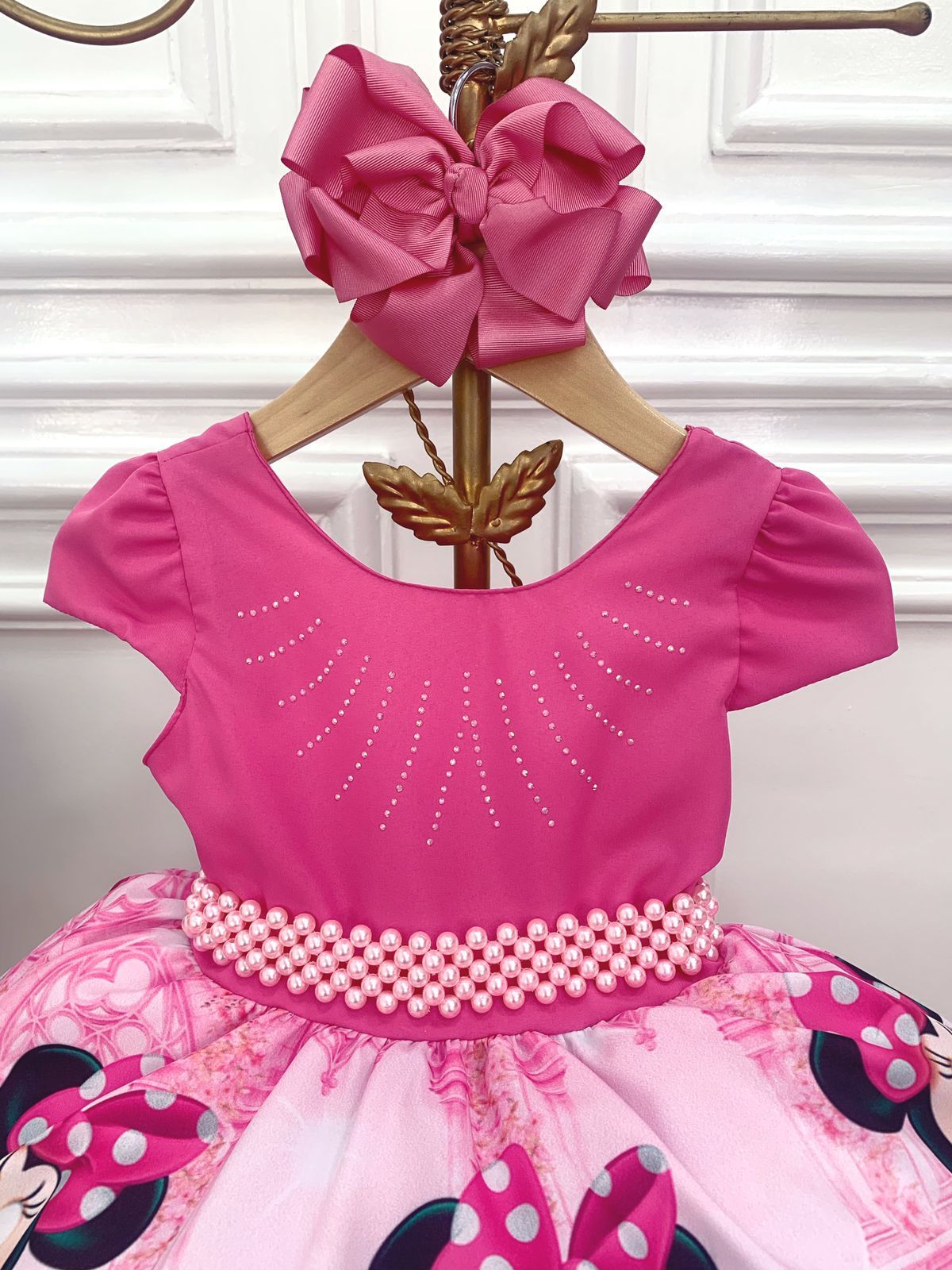 Vestido infantil de Minnie Mouse con flores rosas y diamantes de imitación y cinturón de perlas