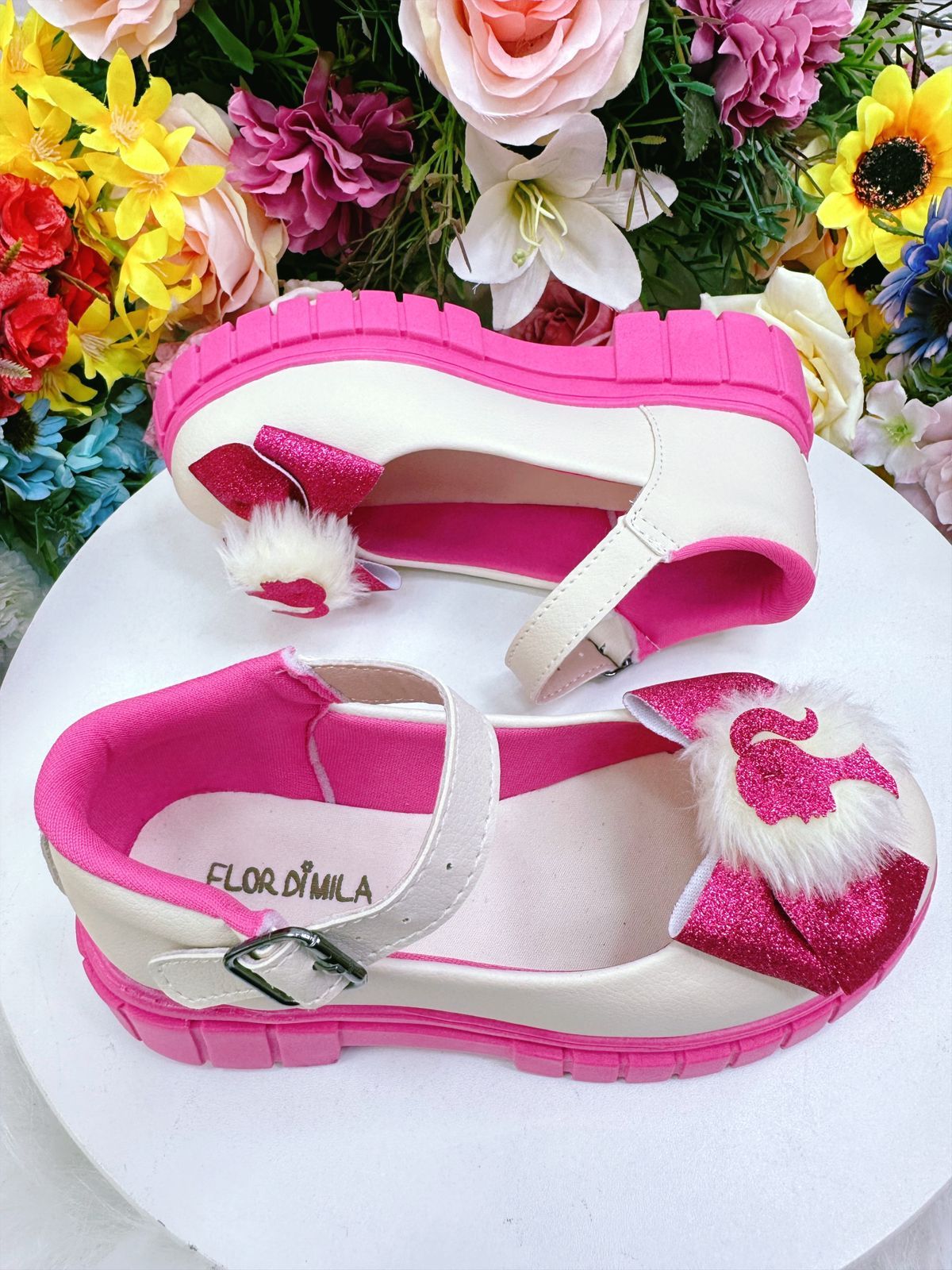 Zapato de tacón de tractor Barbie en blanco roto y rosa con lazo 