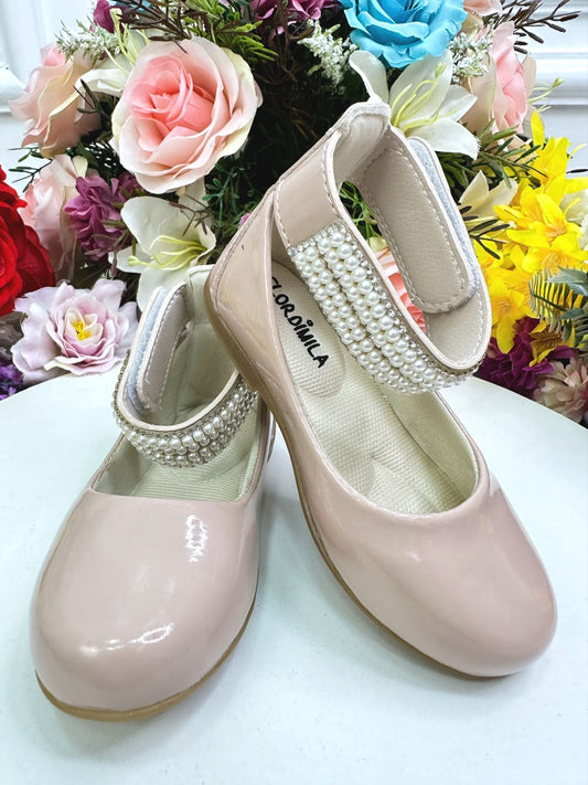 Zapato nude con tobillera de perla y pedrería 
