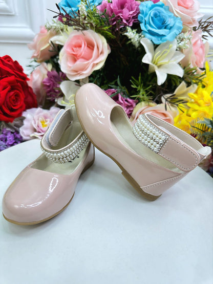 Zapato nude con tobillera de perla y pedrería 