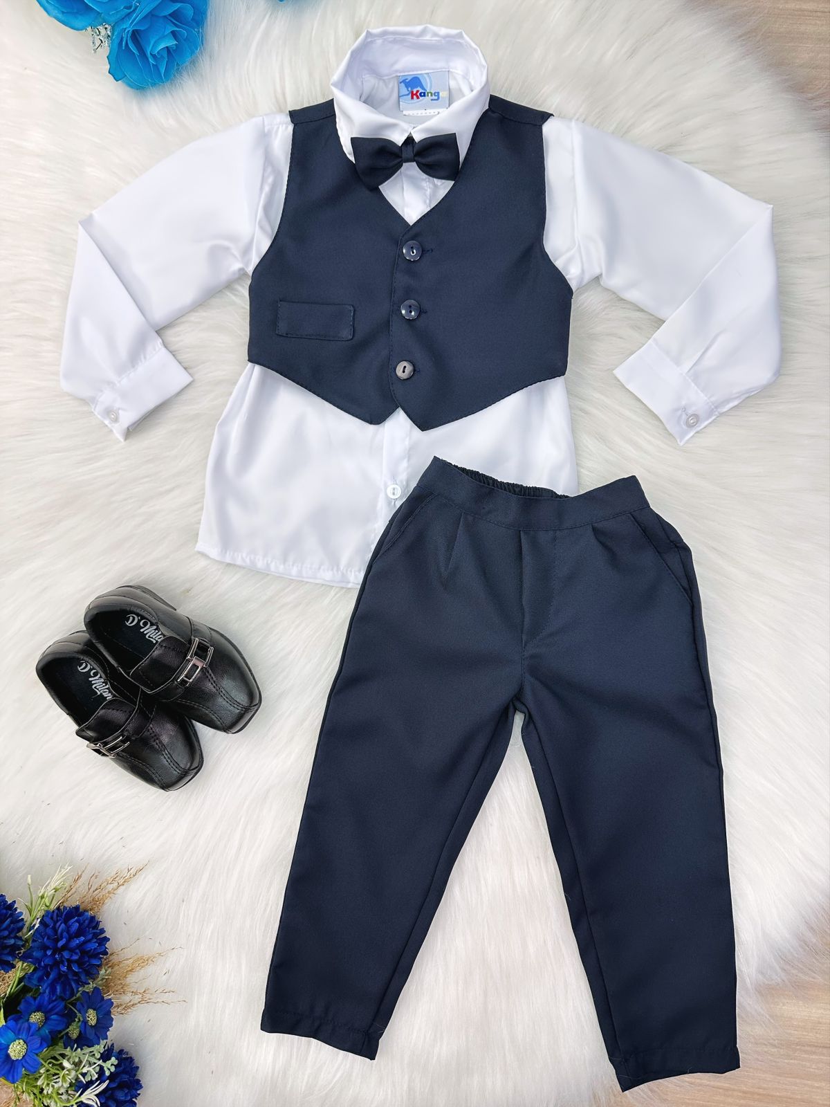Conjunto formal: Camisa blanca, chaleco, pantalón azul marino 