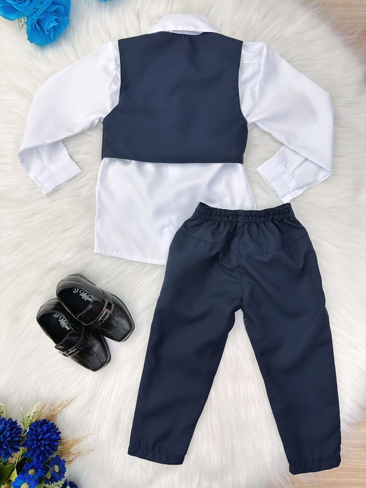 Conjunto formal: Camisa blanca, chaleco, pantalón azul marino 