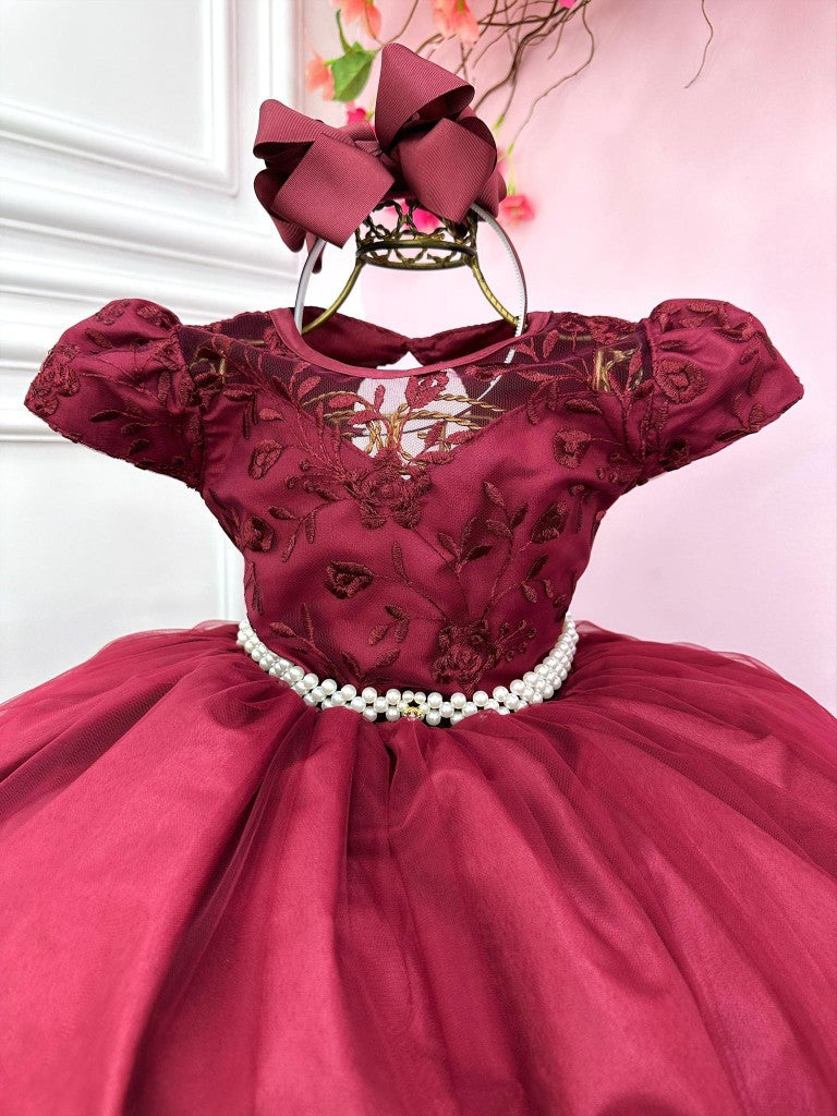 Vestido de dama de honor infantil con bordado Marsala y perlas.