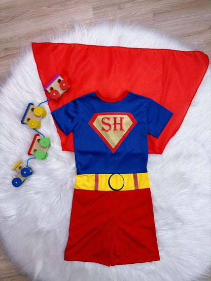 Disfraz infantil azul y rojo con capa