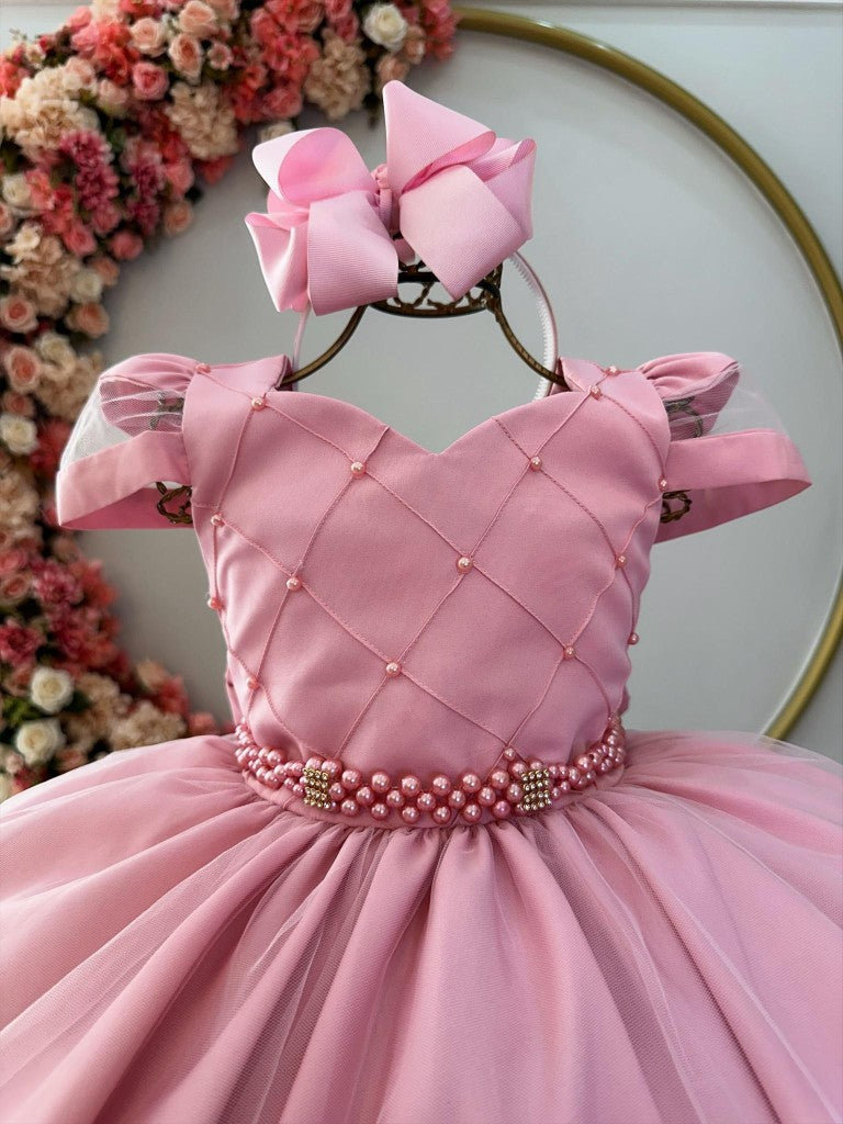 Vestido infantil rosa con busto acanalado y cinturón de perlas