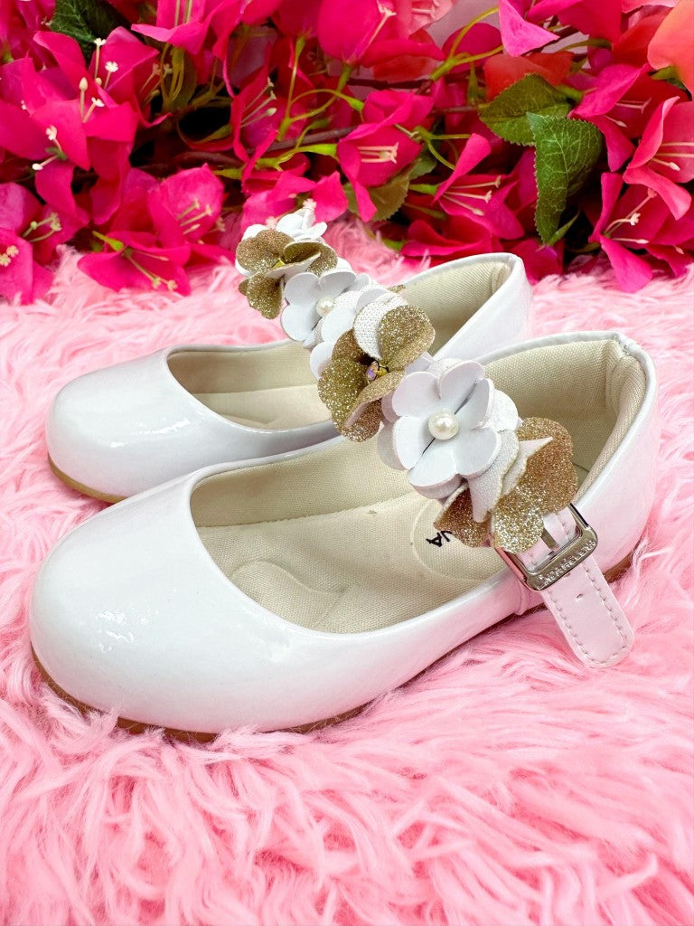 Zapatos de charol blanco con aplique de flores doradas de lujo