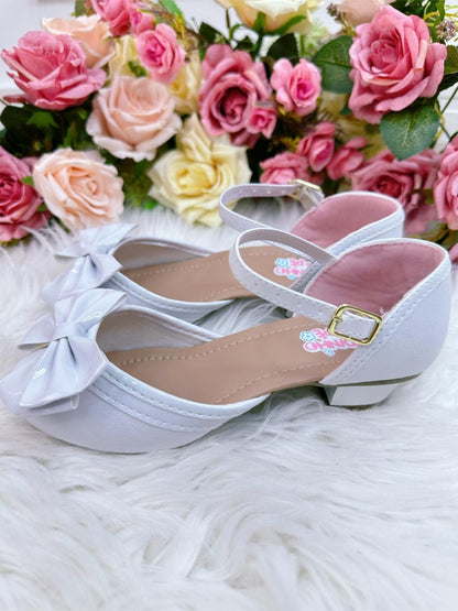 Zapato blanco con aplique de lazo de lujo 