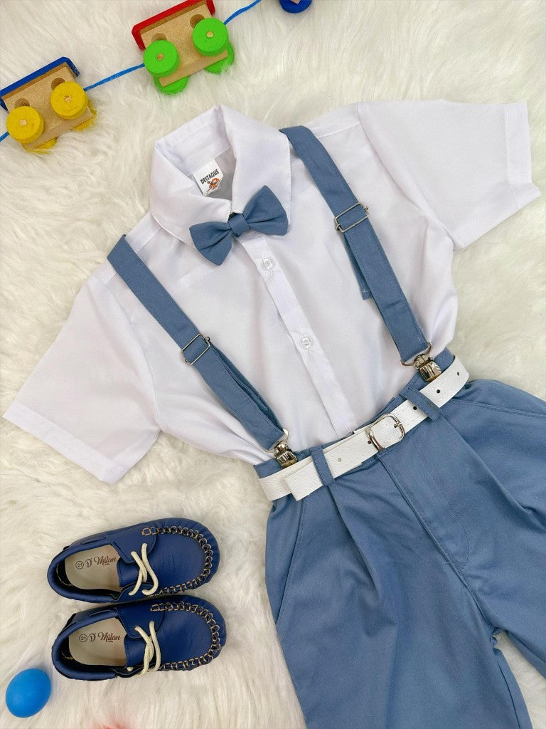 Conjunto de camisa formal azul petróleo, pantalones cortos, corbata y tirantes 
