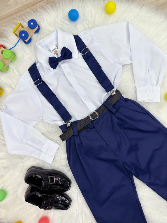Conjunto formal azul marino con pantalón, corbata y tirantes. Camisa blanca. 