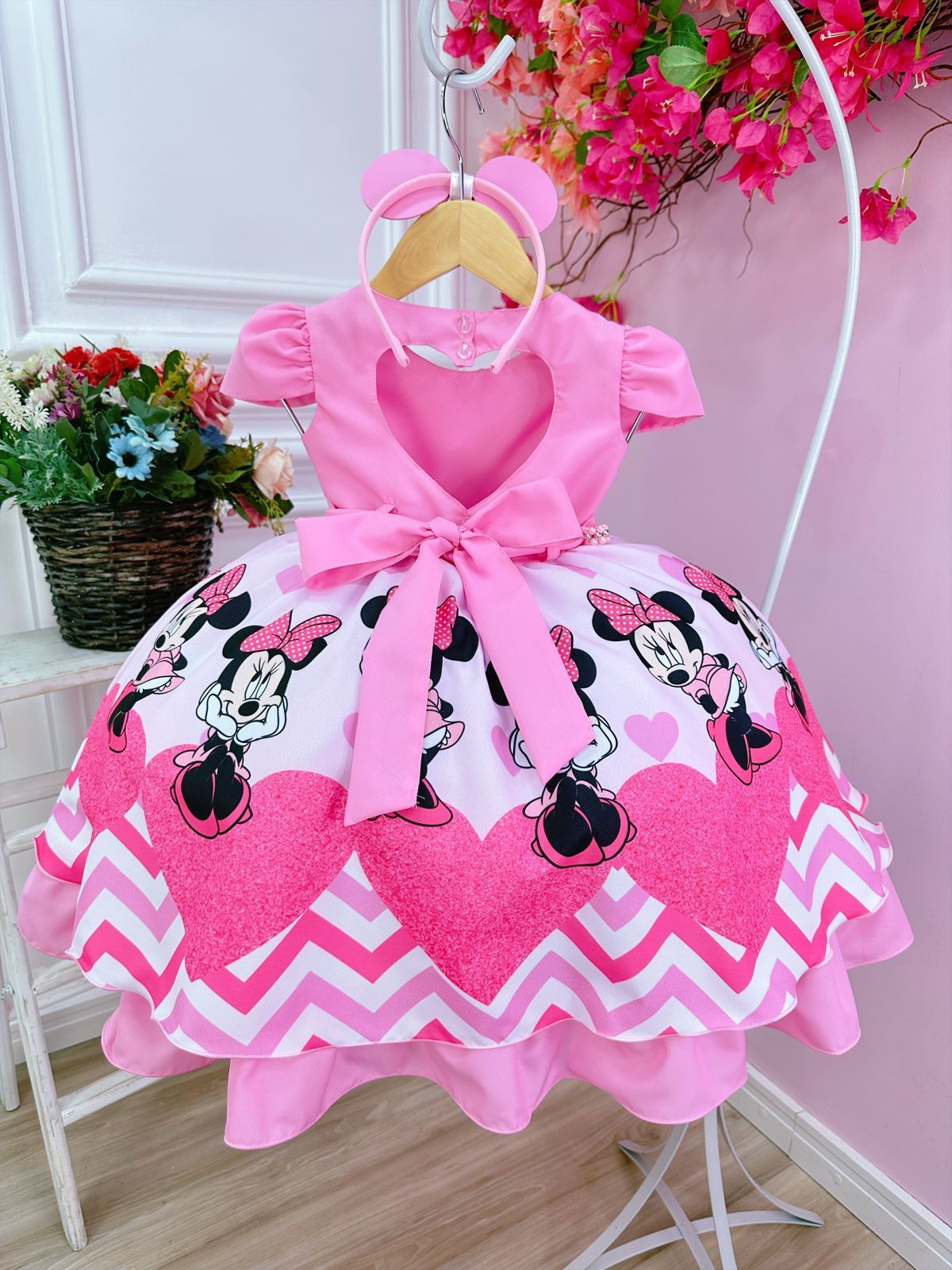 Vestido infantil de Minnie Mouse rosa con cinturón de perlas y tiara
