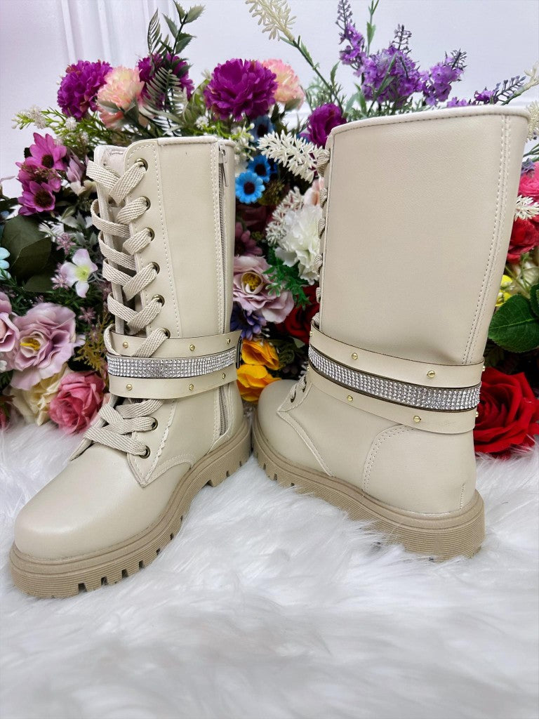 Botas altas para niños en color blanco roto con cordones y cremallera