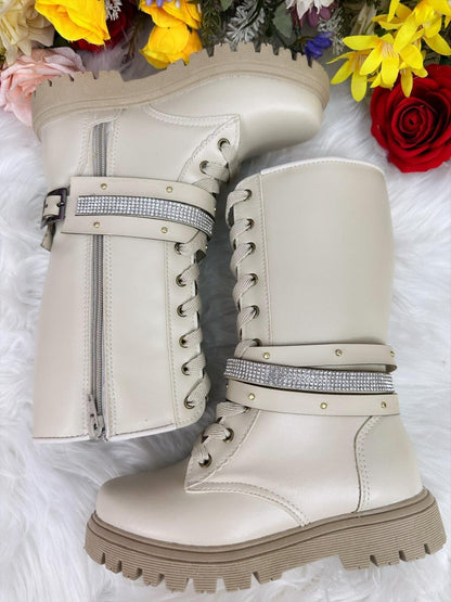 Botas altas para niños en color blanco roto con cordones y cremallera