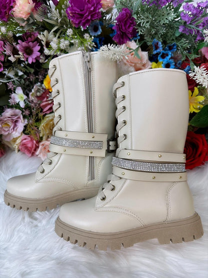 Botas altas para niños en color blanco roto con cordones y cremallera