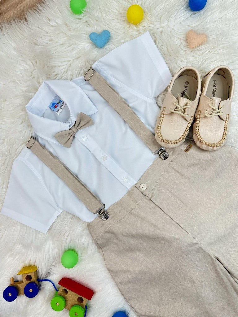 Conjunto de camisa formal beige, corbata, pantalones cortos y tirantes