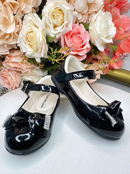 Zapatos de charol negro con lazo y aplique de diamantes de imitación