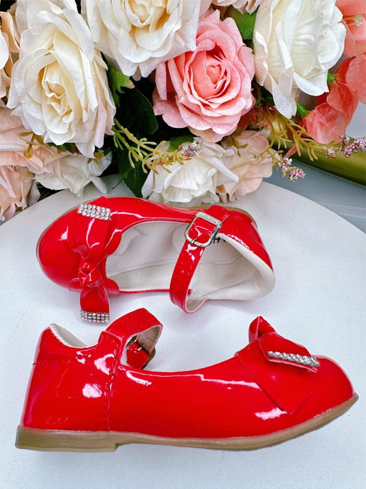 Zapatos de charol rojo con lazo y aplique de diamantes de imitación 