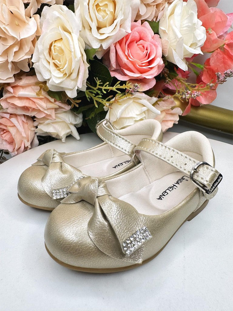 Zapato dorado con lazo y aplique de pedrería 
