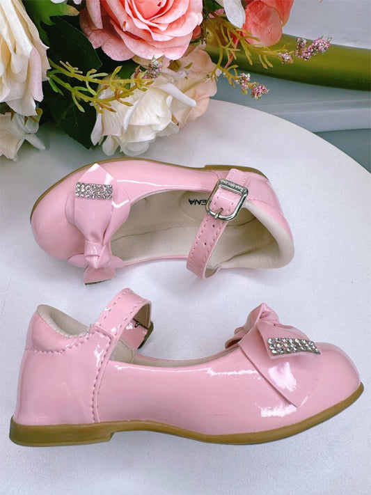 Zapatos de charol rosa con lazo y aplique de diamantes de imitación 