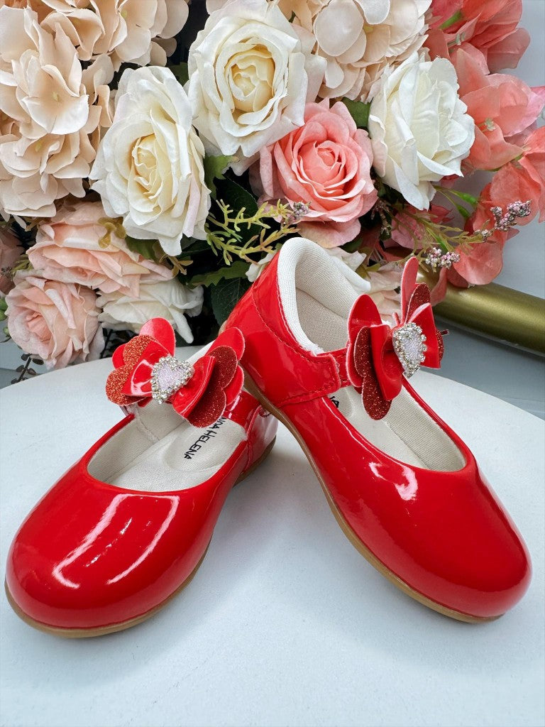 Zapato rojo con aplique de corazón de diamantes de imitación