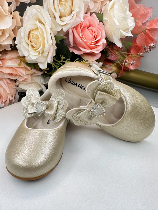 Zapatilla dorada con aplique de corazón de diamantes de imitación