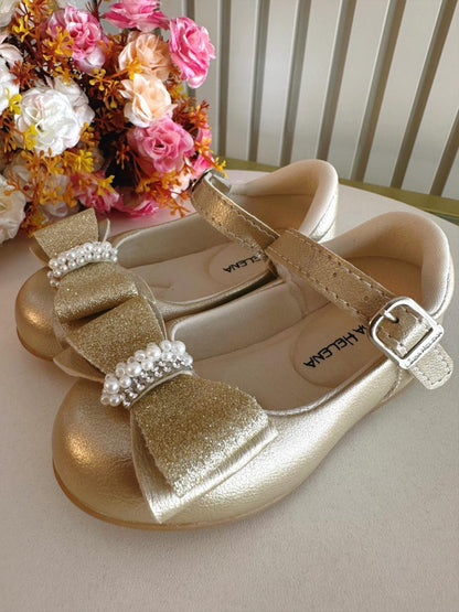 Zapato dorado con aplique de lazo y pedrería brillante 